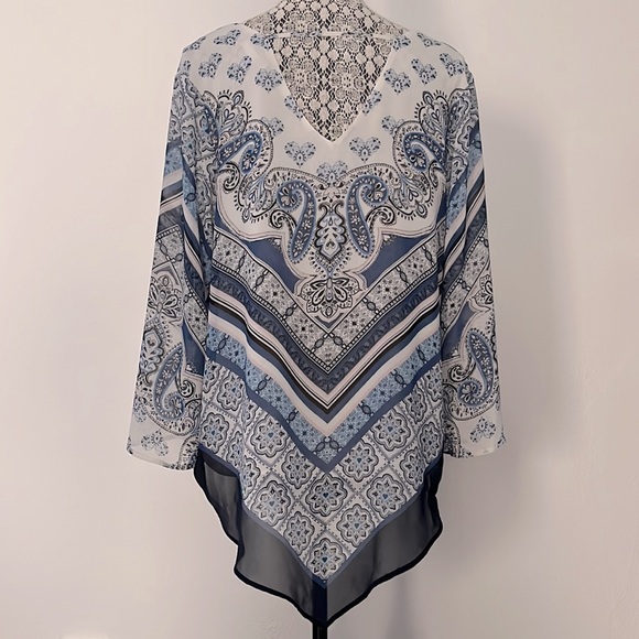 DR2 Flowy Chiffon Blouse - Picture 2 of 5